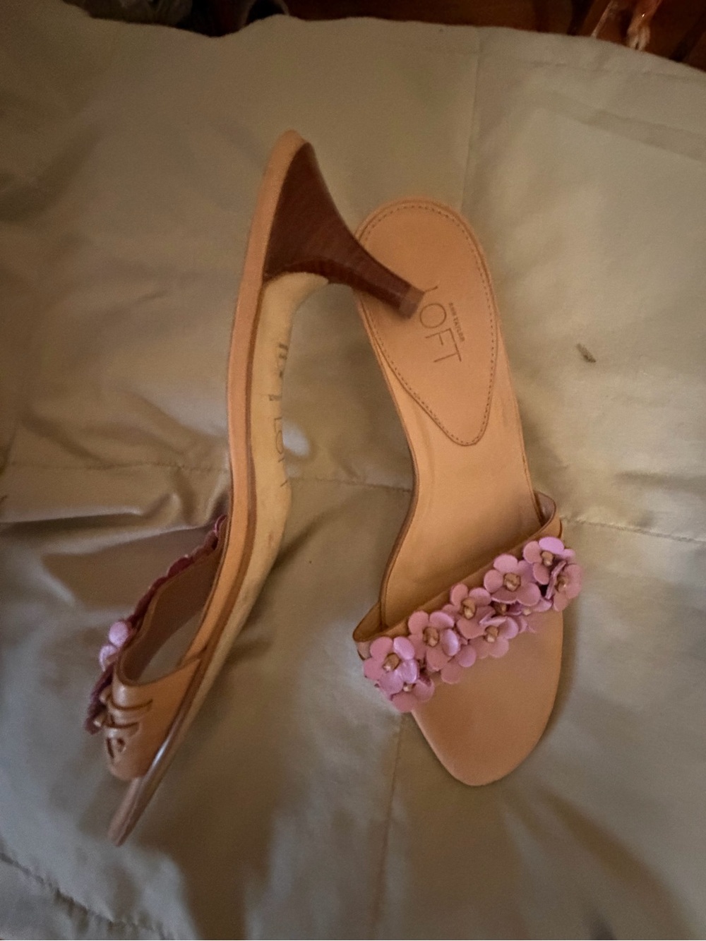 Vintage Ann Taylor LOFT Pink Floral Embellished Slide Kitten Heel Leather Mules